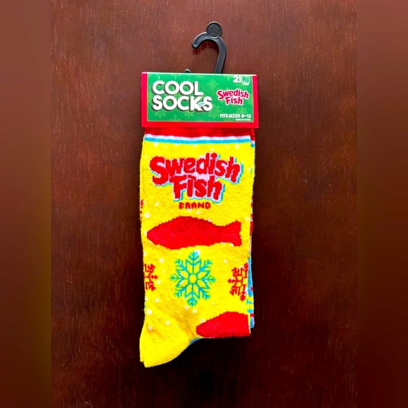 SWEDISH FISH NOVELTY CREW SOCKS NWT MEN’S SHOE SIZE 8-12 - Picture 1 of 2